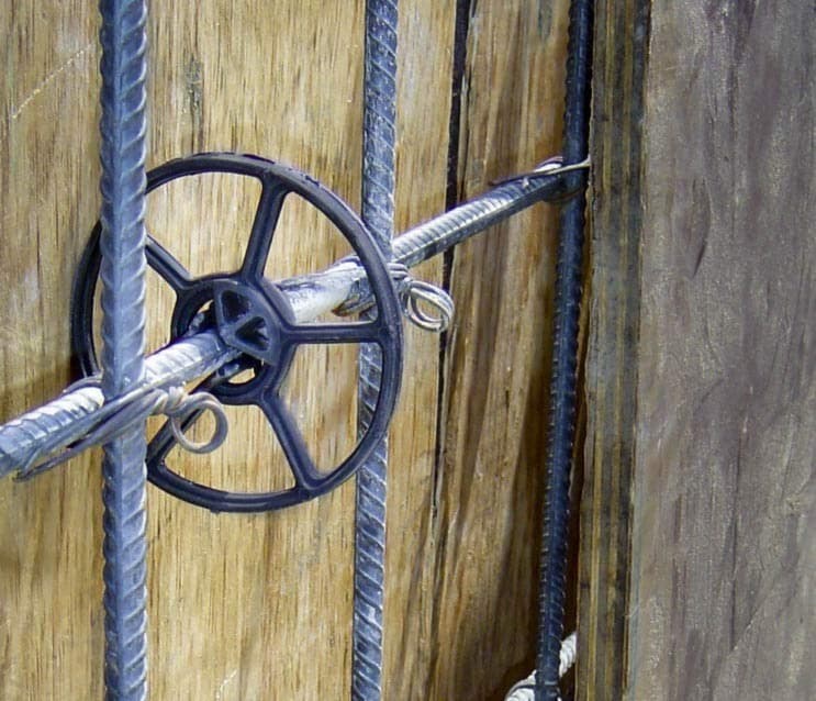 Disco separador para muro de concreto: la silleta que garantiza recubrimientos precisos